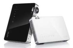 Projektor Qumi Q7 Plus