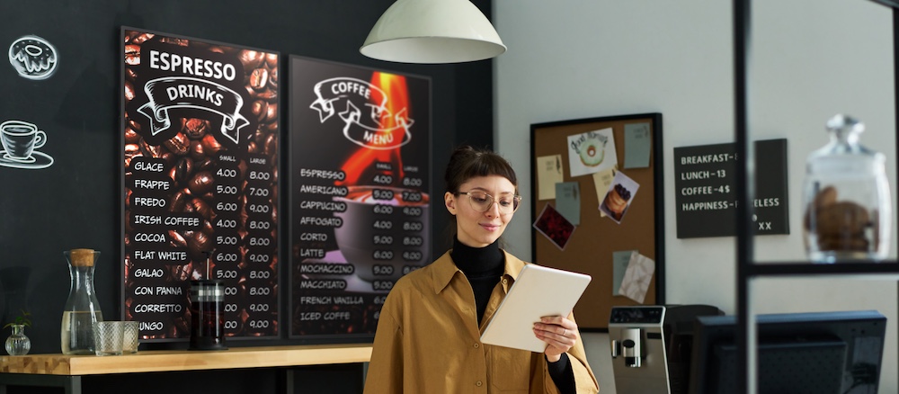 Monitory informacyjne AVtek